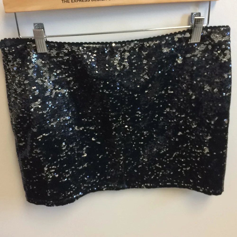 Forever 21 Black sequined mini skirt size medium - Picture 2 of 4